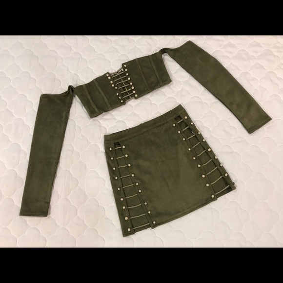 Two Piece Set - Picture 3 of 7